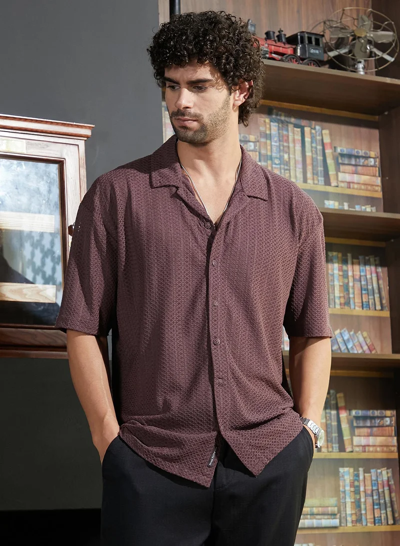 Campus Sutra Men's Brick Brown Zigzag-Helix Resort Oversized Shirt For Casual Wear | Cuban Collar | Short Regular Sleeves | Button Closure | Oversized Shirt Crafted With Comfort Fit For Everyday Wear